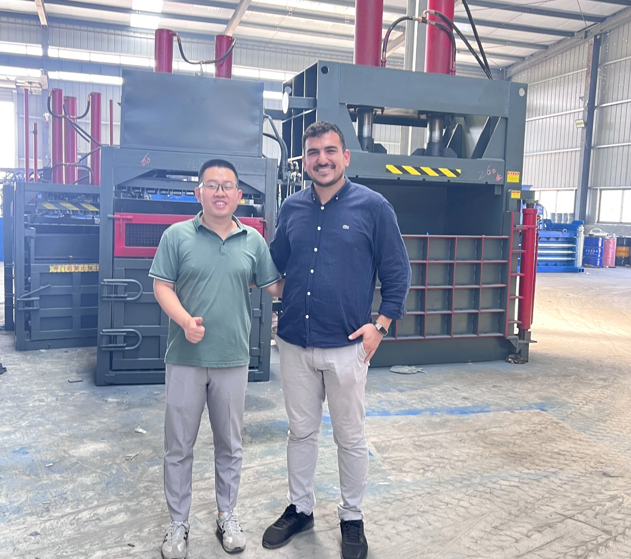 overseas-customer-visit-hydraulic-baler-workshop(1)