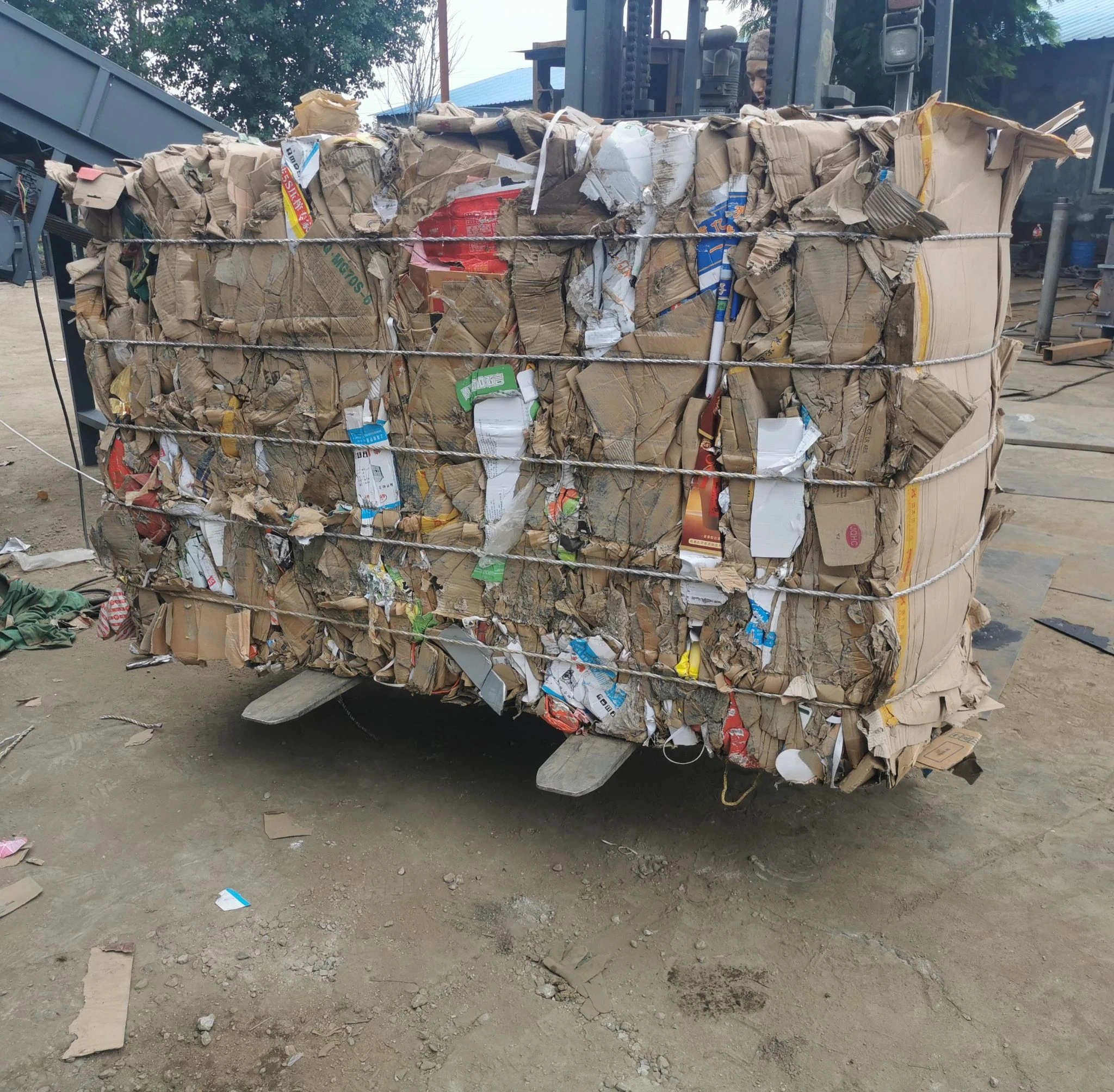 hydraulic-baler-carton-waste-baled-banner-02