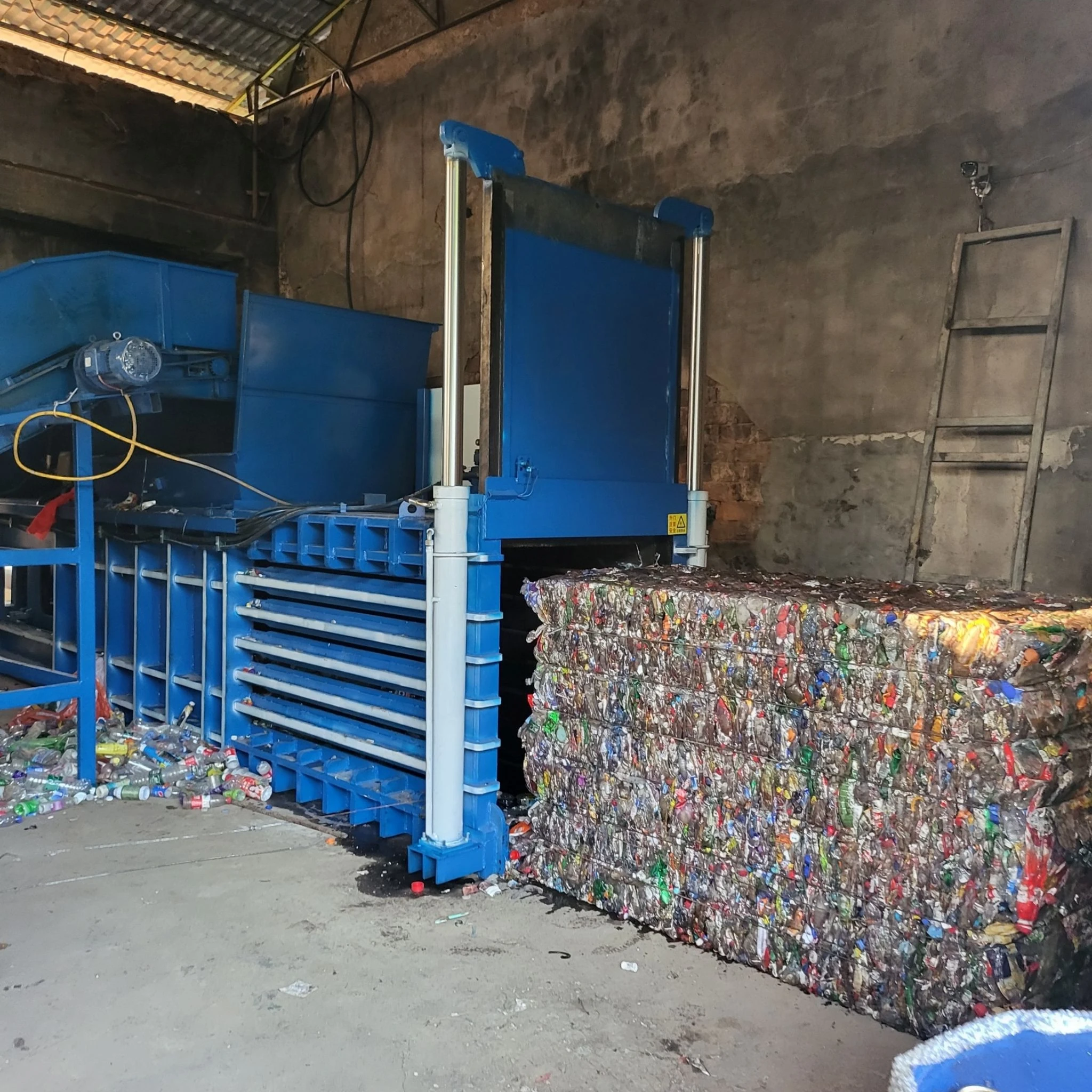 hydraulic-baler-plastic-bottle-baled-bale-01