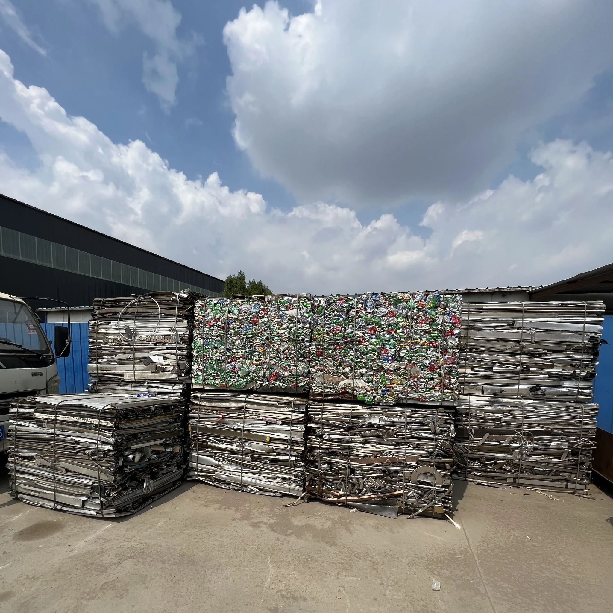 compressed-scrap-metal-bale-hydraulic-02