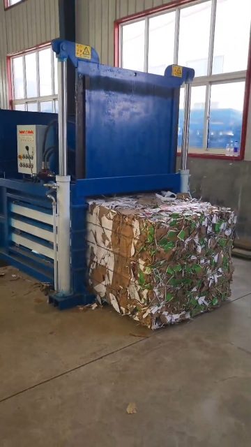 📦🏭100Ton Horizontal Hydraulic Baler On-site Working Video | Customer Site Waste Cardboard Compression Display
Real working footage from our customer’s recycling plant!📹
100 Ton horizontal hydraulic baler efficiently compresses bulk waste carton, cardboard, waste paper into tight bales.
Large feeding mouth, automatic compaction, high output, greatly cut storage and logistics cost for paper recycling yard.
Factory direct manufacture, support customization for carton/plastic/textile baling.
Message or WhatsApp to get latest factory price & machine specification✅
#HorizontalHydraulicBaler #100TonHorizontalBaler #CardboardBaler #WastePaperCompactor #CartonRecyclingMachine #RecyclingBalerEquipment