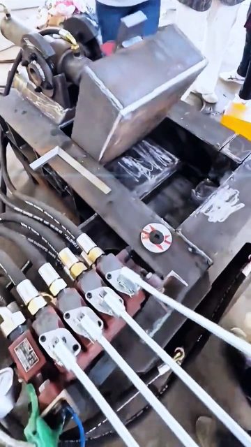 High Density Metal Block Making! Industrial Metal Briquetting Press Compression Demo
#MetalRecycling #RecyclingEquipment #IndustrialMachinery #HydraulicMachine #ScrapMetalProcessing #FactoryRecycling