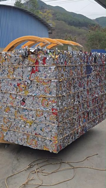 Industrial Horizontal Hydraulic Baler | Real Site Waste Can / Aluminum Scrap Baling Display
#HorizontalCanBaler #AluminumCanBaler #WasteCanCompression #HorizontalHydraulicBaler #MetalCanRecycling #OnSiteBalerWorking