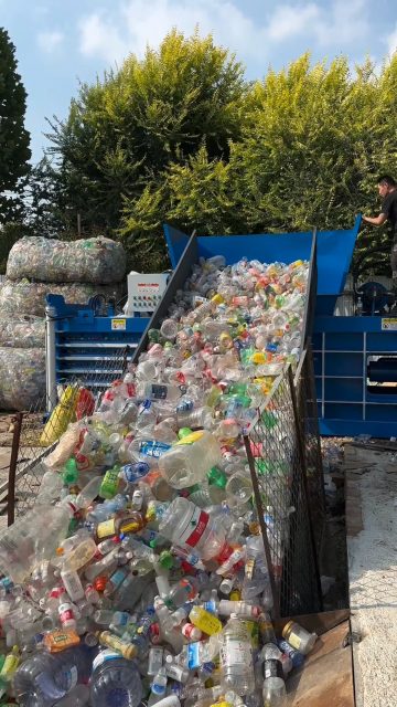 Real Working Video!Horizontal Hydraulic Baler High-density Compression for Waste Paper & Plastic | Save Warehouse & Shipping Cost
#HorizontalHydraulicBaler #HydraulicBalerMachine #RecyclingBaler