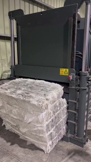 Industrial Waste Management: Horizontal Baler in Action
#HydraulicBaler #HorizontalBaler #RecyclingMachinery #WasteManagement #IndustrialEquipment #BalingPress #ScrapRecycling